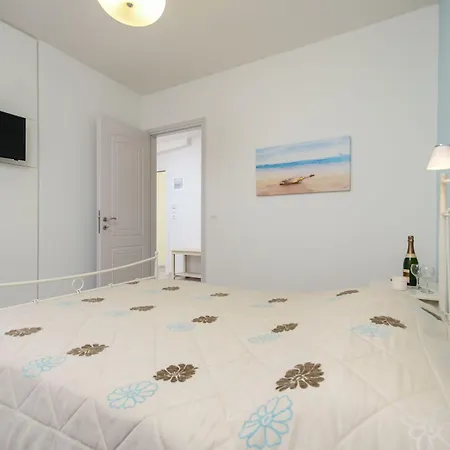 Irini Apartment *